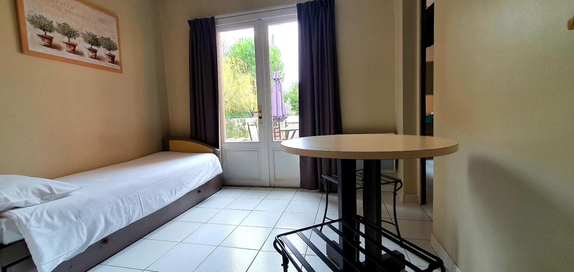 Le Mas Du Colombier Cadenet Habitación foto